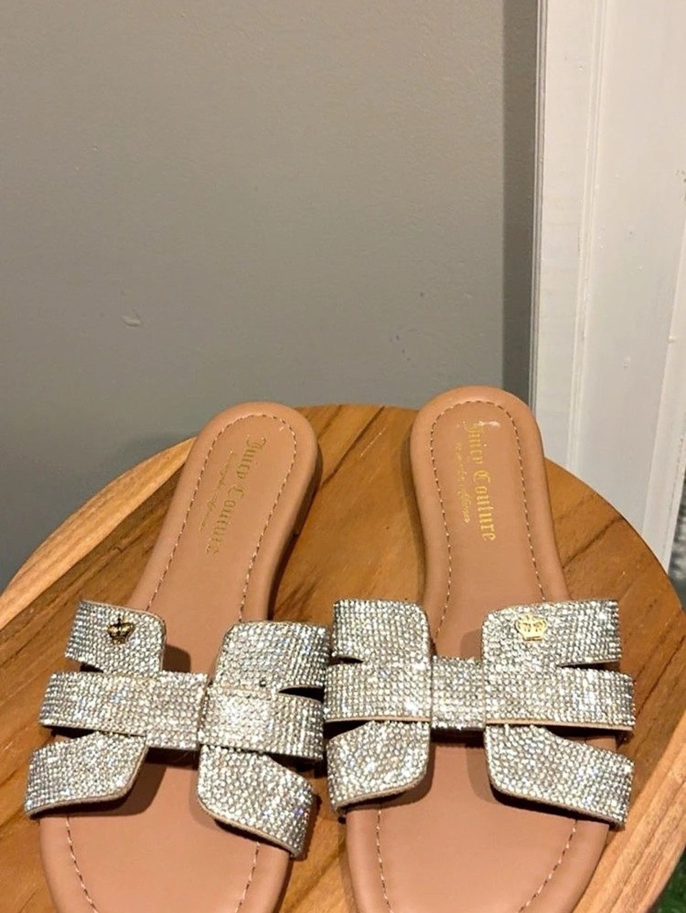 JUICY COUTURE Rhinestone Bow Flat Sandals in Gold Size US 7.5 Like New